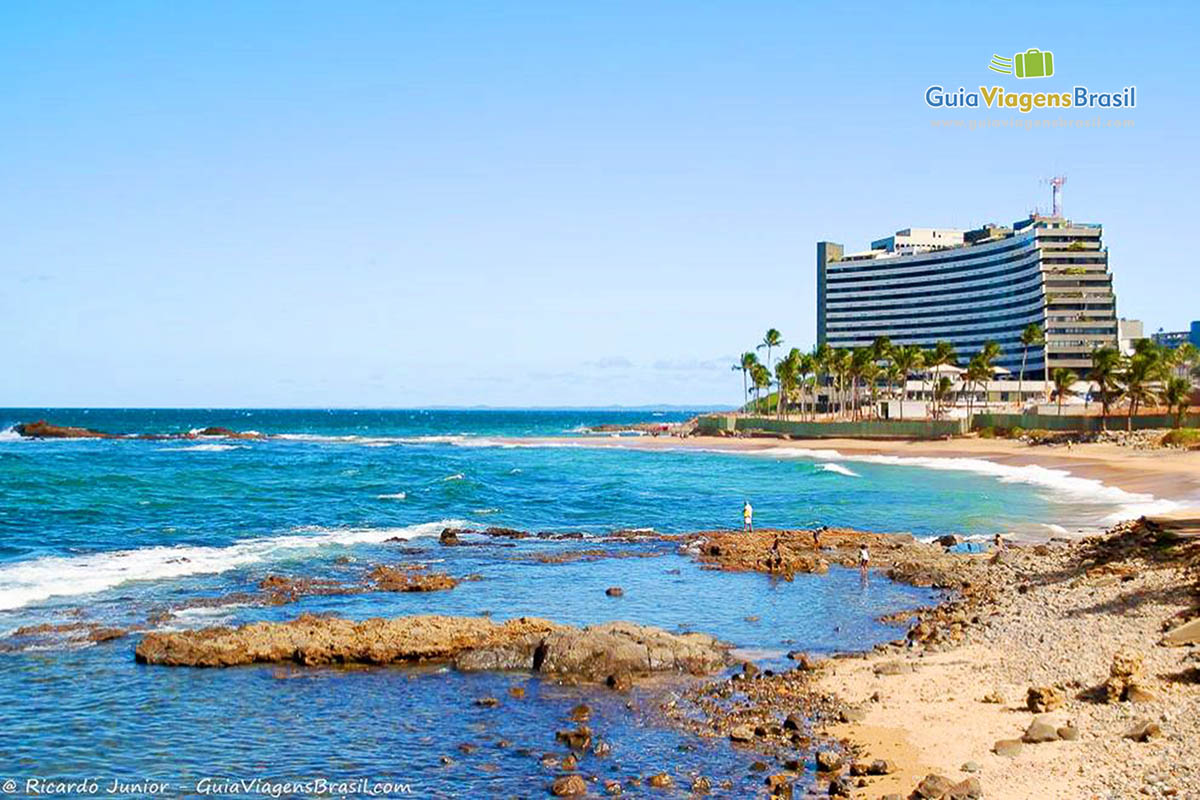 Imagem da linda Praia Ondina.