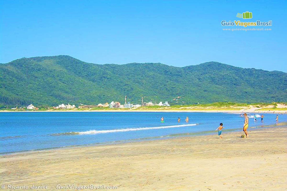 Imagem da bela Praia Pantano Sul.