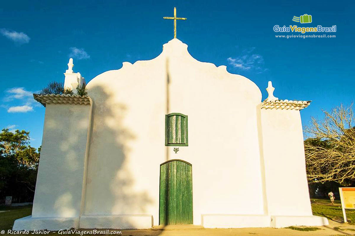 Imagem da fachada da Igreja de Quadrado.