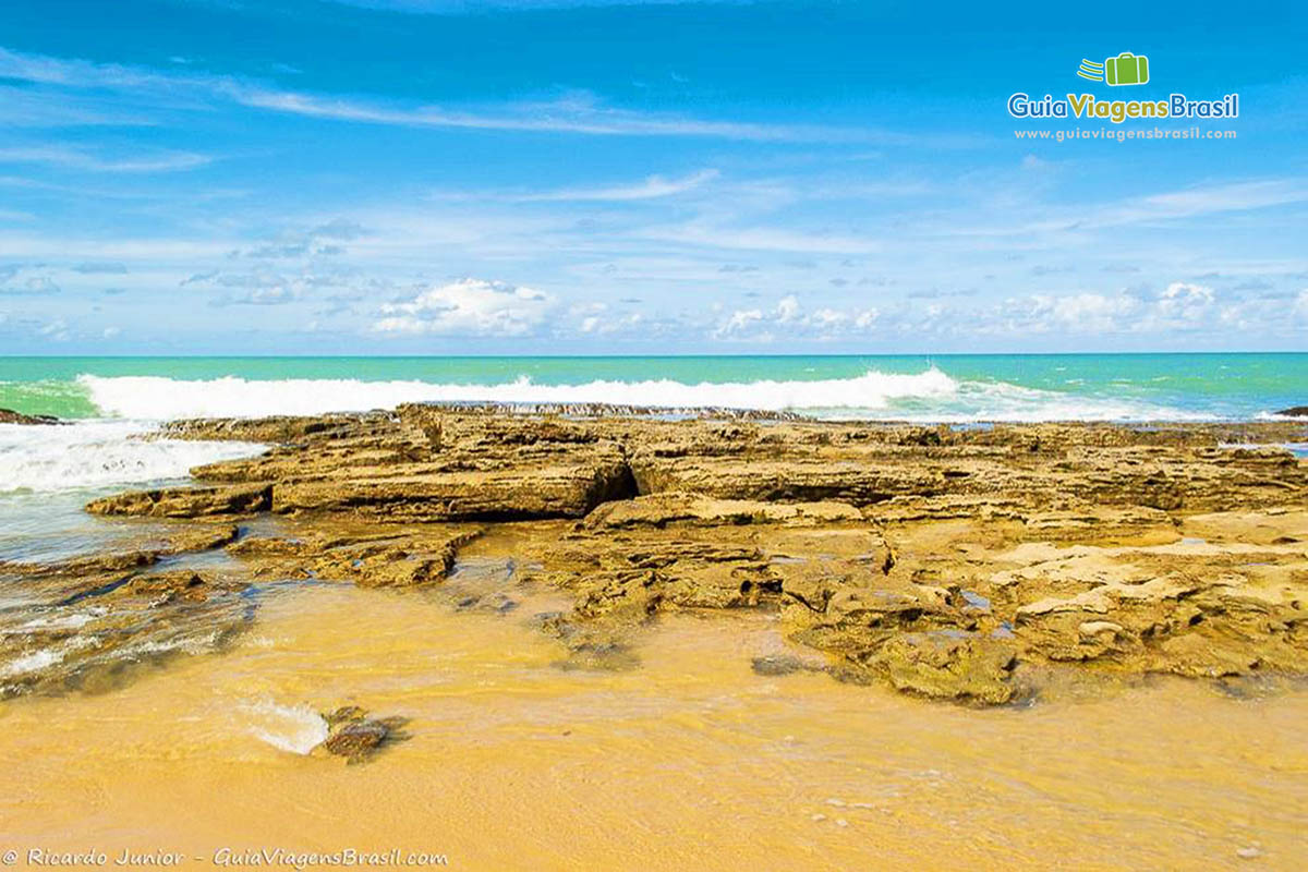 Imagem maravilhosos recifes na Praia Rio Verde em Trancoso.