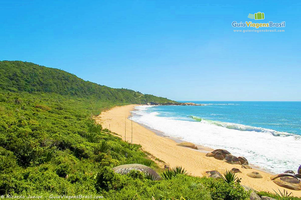 Imagem da linda Praia Taquaras.