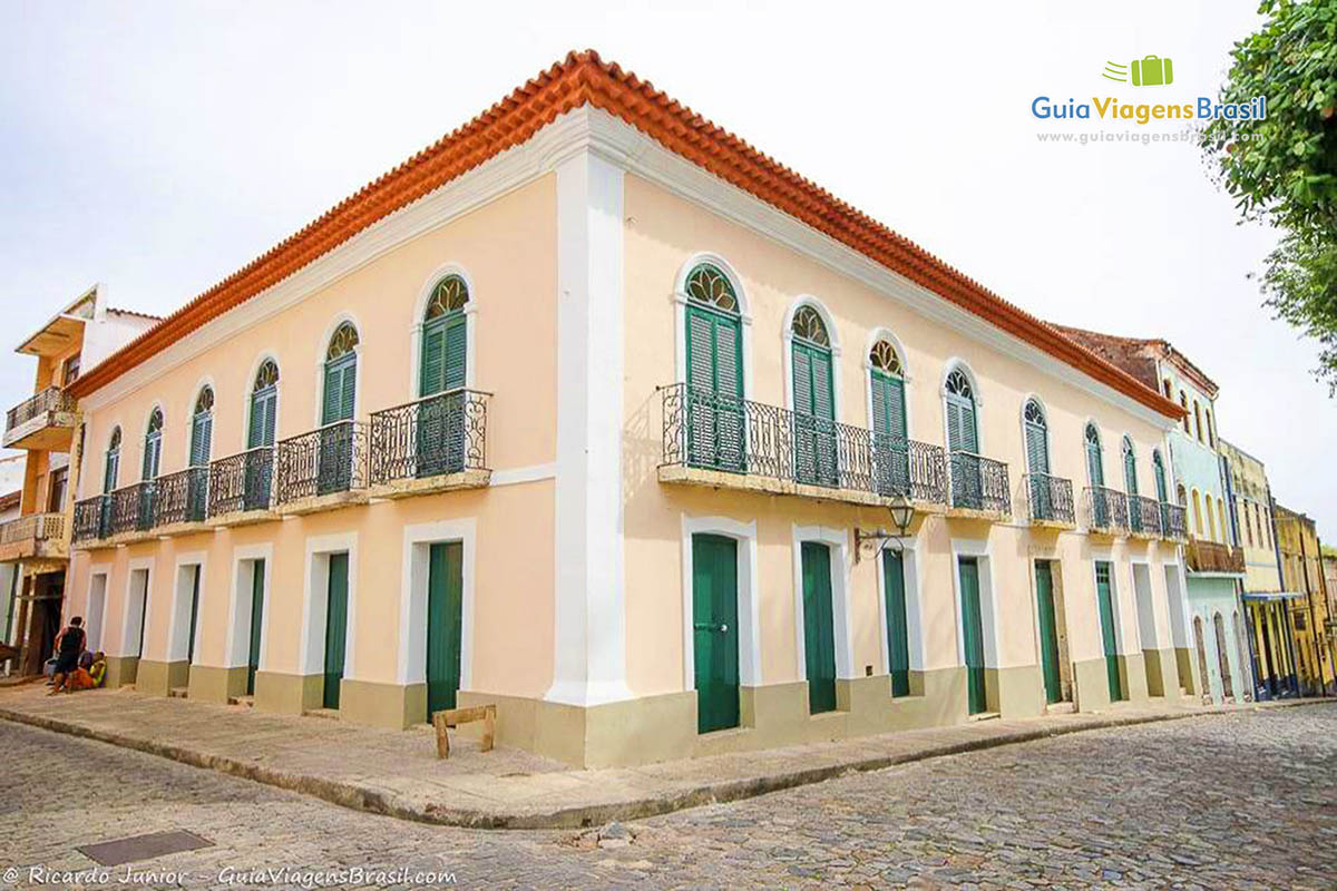 Imagem de sacadas de ferro, belas arquiteturas de São Luís.