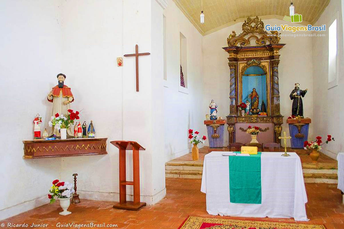 Imagem da simples igreja de Nossa Senhora.