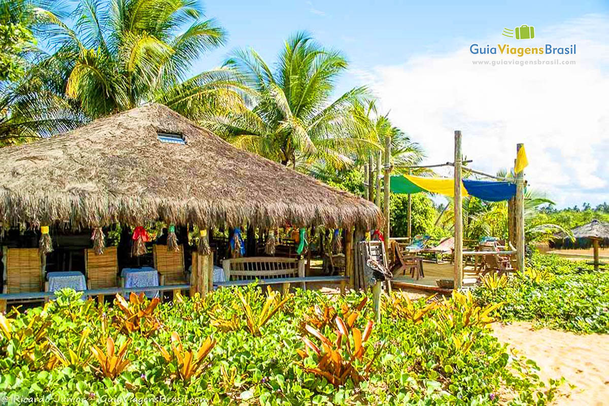 Imagem de um pequeno spa a disposição dos visitantes da Praia Guaiu.