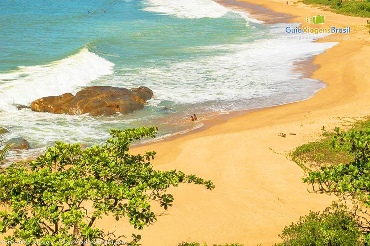 Imagem das ondas da Praia do Pinho.