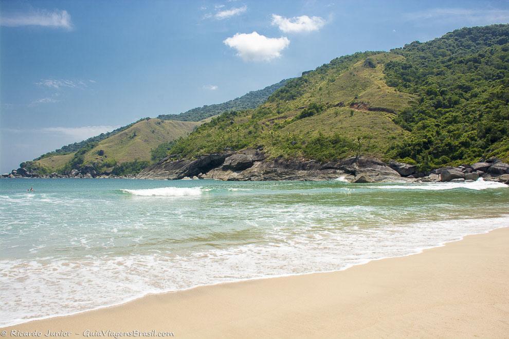 Imagem das águas claras da Praia Bonete.